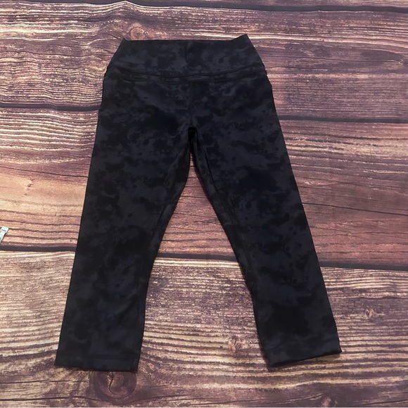 CRZ YOGA Pants - Women’s CRZ Yoga Cropped Leggings Black Tye Dye Size M
